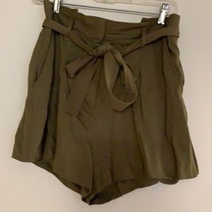Army green Tie up shorts